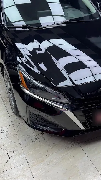 لمعان طلاء أسود